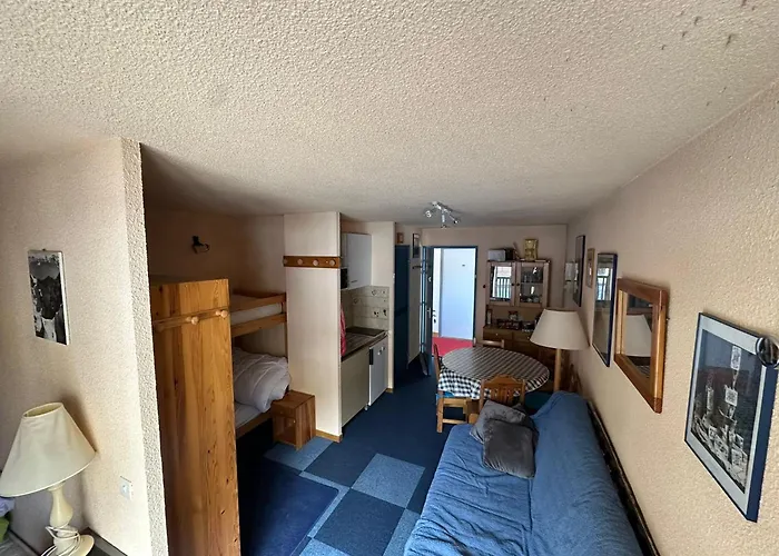 Cd-1304 - Inout - 5 Beds Flat *